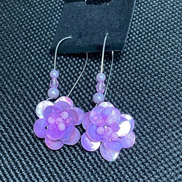 #22 Earrings - Picture 1 of 4